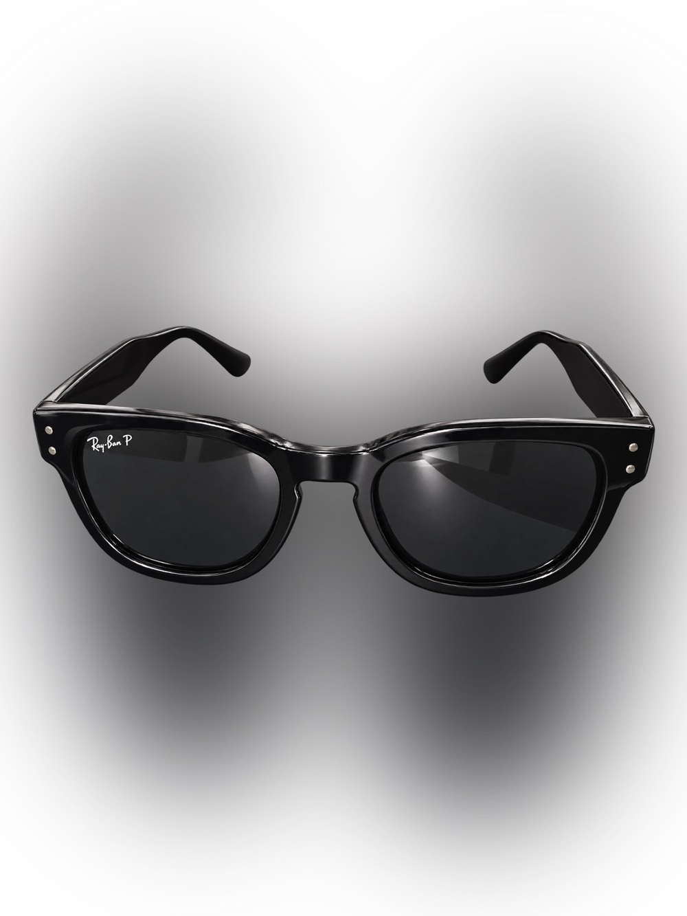 Unisex Ray-Ban Black Frame Sunglasses with Dark Lenses for Men. No hardcover cas
